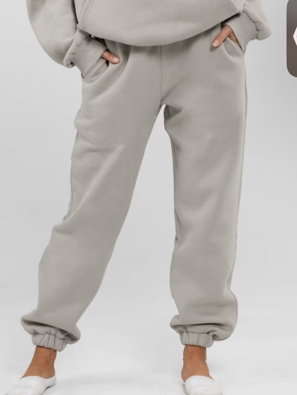Comfrt Travel essentials cuffed sweats